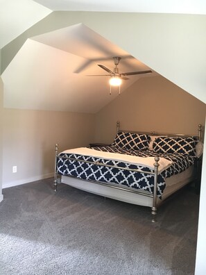 3 makuuhuonetta, silitysrauta/-lauta, Wi-Fi, vuodevaatteet