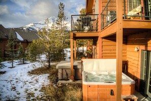 Outdoor spa tub - Luxury Mountain Village Townhome (Big Sky)