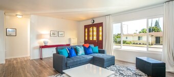 Spacious Beach House - Walk to the Beach. New AC&Heat . 4 Queen beds & 2 baths