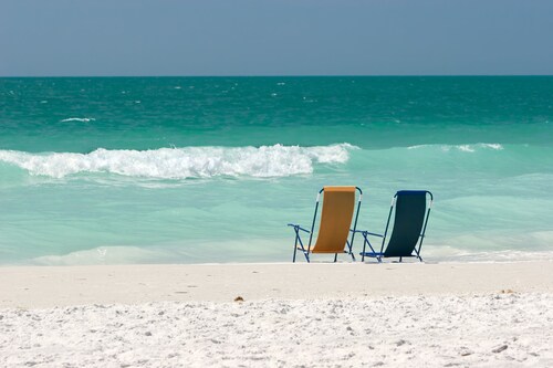 Bayfront 2 Bedroom with Private Dock and Beach Access Riley's Retreat