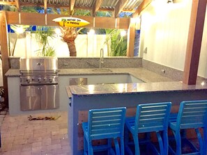 Property grounds - Bayfront 2 Bedroom with Private Dock and Beach Access Riley's Retreat (Treasure Island)