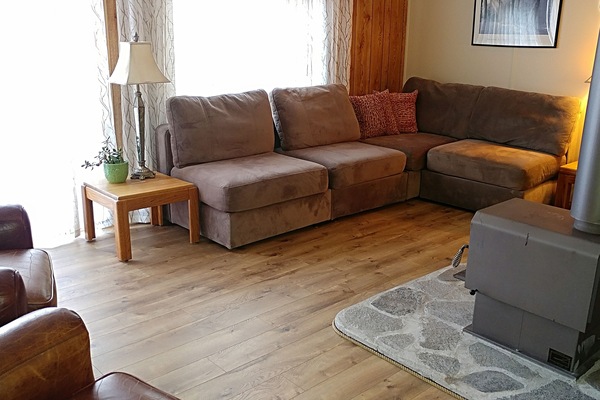 Smart TV, fireplace, Netflix, streaming services