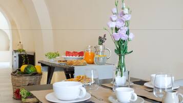 Free daily buffet breakfast