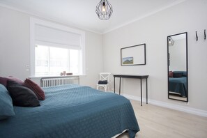 2 bedrooms, iron/ironing board, Internet, bed sheets