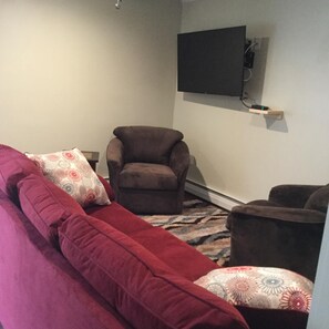 Smart TV - comfort, luxury, privacy (Amherst)