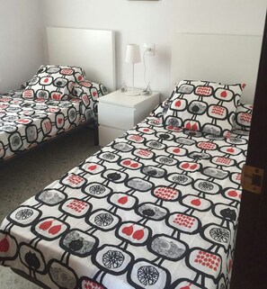 2 bedrooms, iron/ironing board, free WiFi, bed sheets