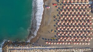 Nær stranden og 4 strandbarer