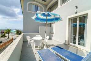 Tweepersoonskamer, uitzicht op zee | Uitzicht vanaf balkon