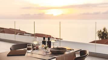 2 restaurants, breakfast, lunch served; local and international cuisine