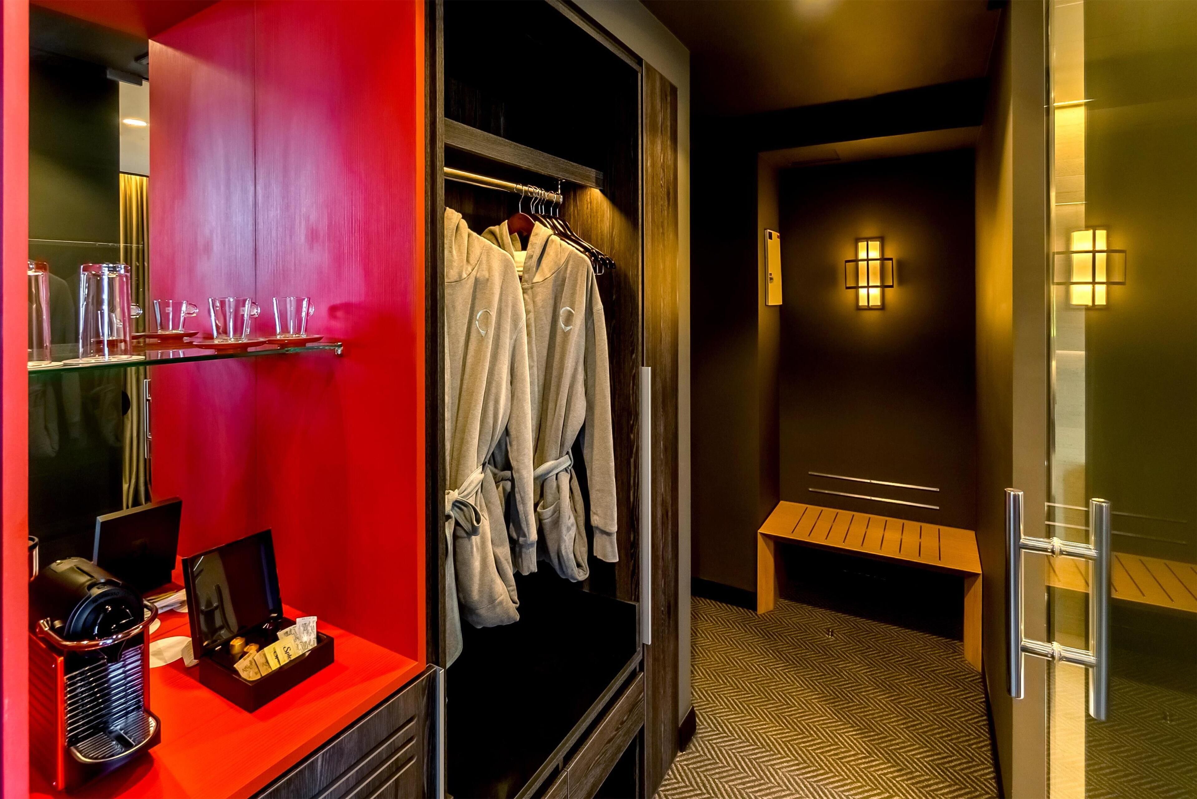 junior suite, 1 king bed | premium bedding, down duvets, minibar, in-room safe