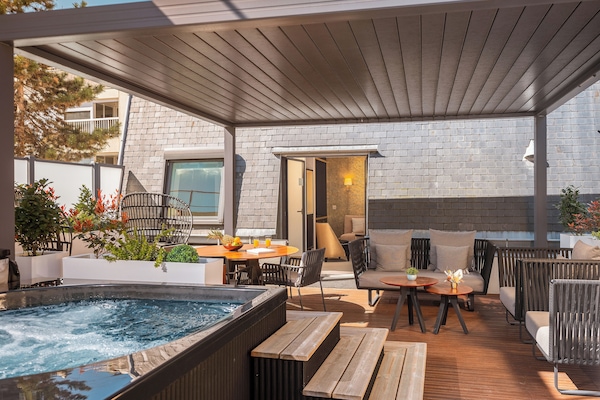 Niepce Duplex Suite | Egyptian cotton sheets, premium bedding, pillowtop beds, in-room safe