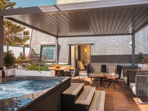 Niepce Duplex Suite | Egyptian cotton sheets, premium bedding, pillow-top beds, in-room safe - Niepce Paris Hotel, Curio Collection by Hilton (Paris)