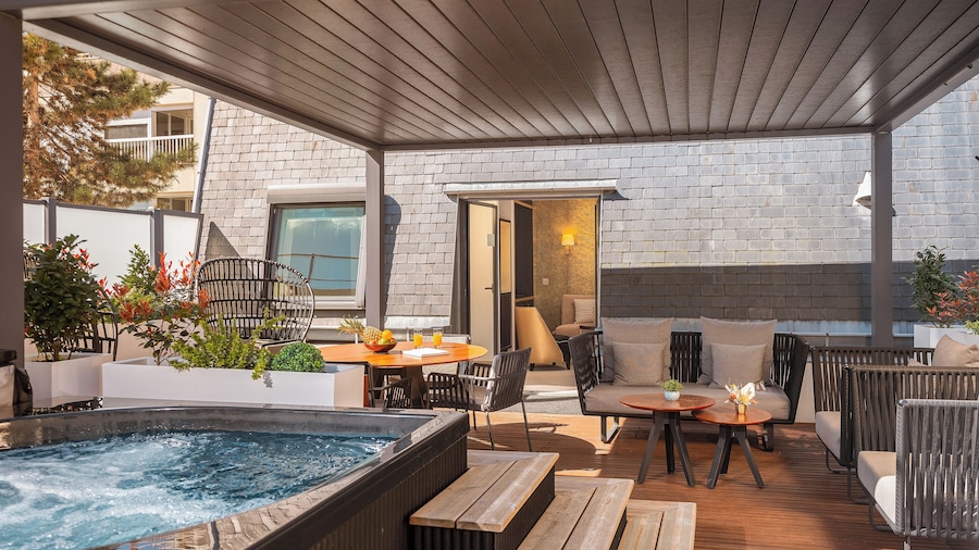 Niepce Paris Hotel, Curio Collection by Hilton