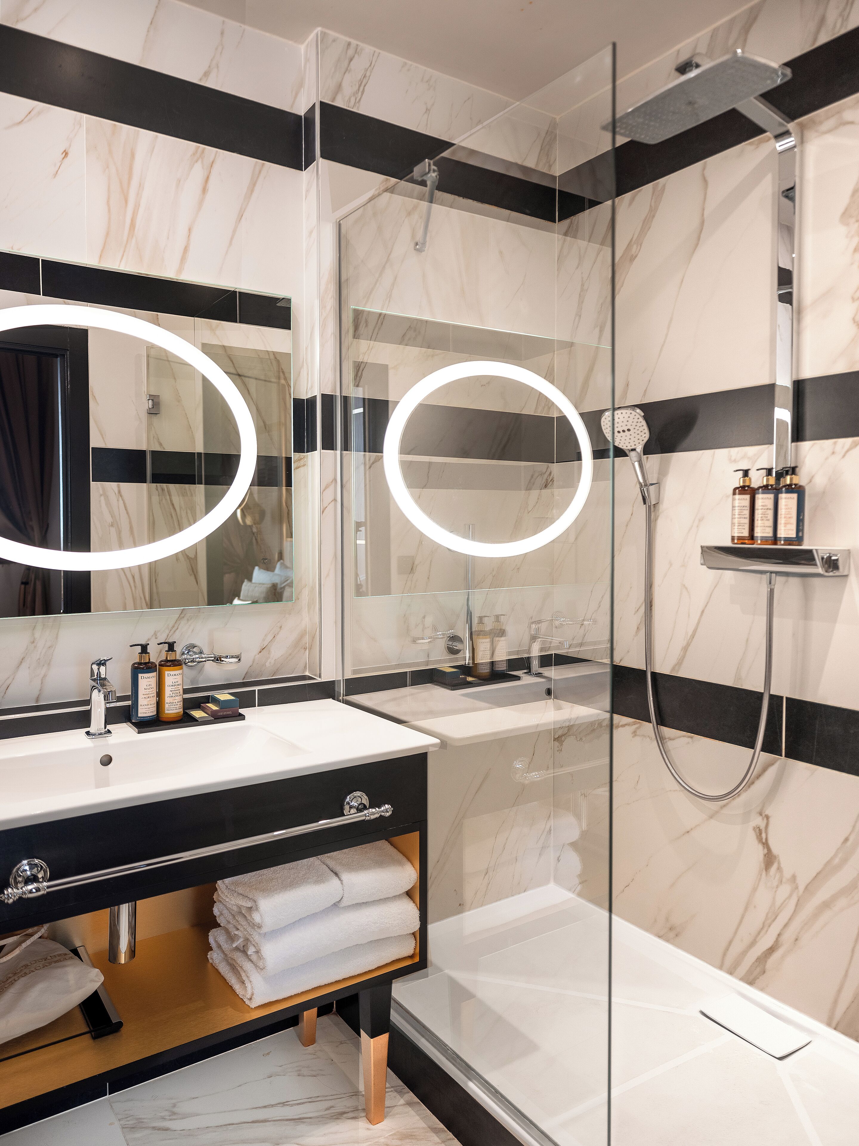 Foto - Niepce Paris, Curio Collection By Hilton