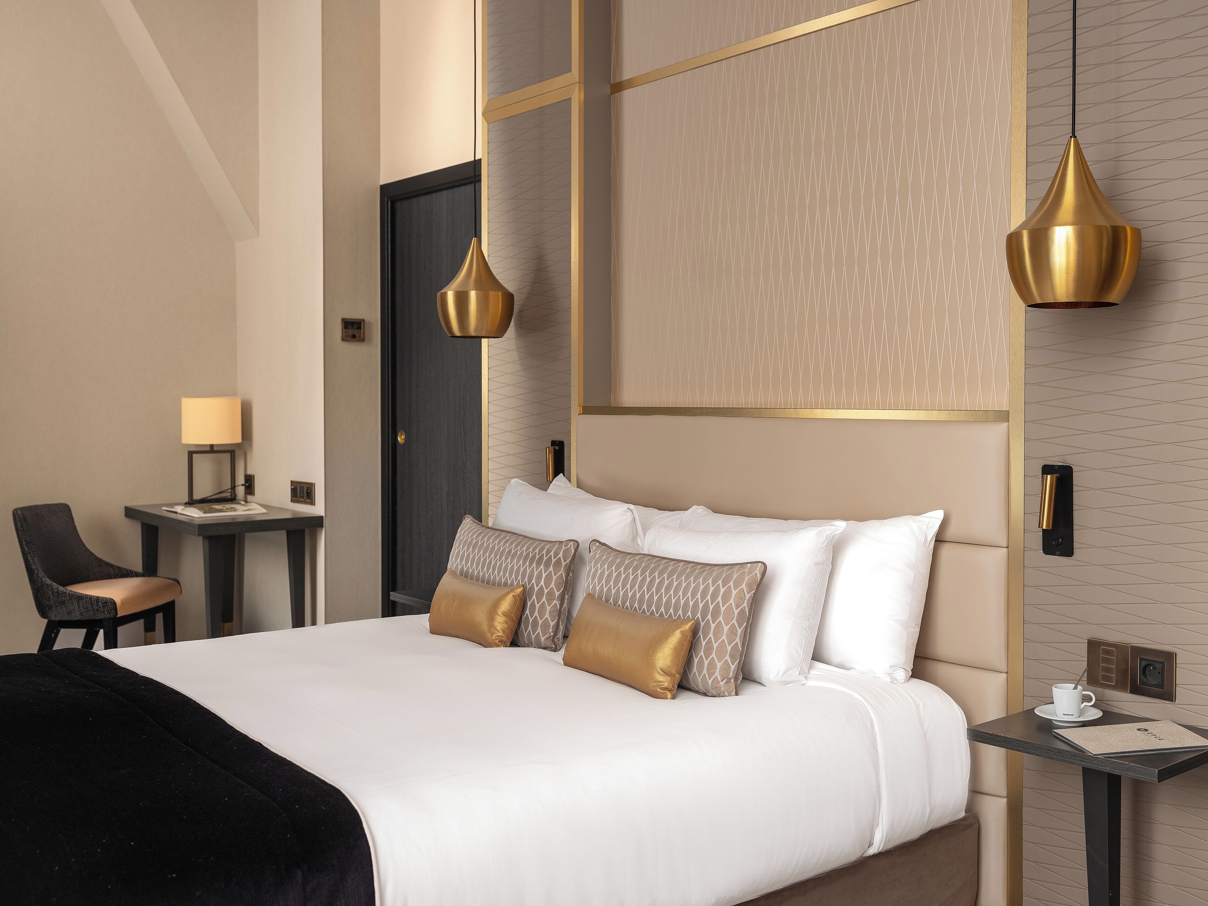 queen junior suite  | egyptian cotton sheets, premium bedding, pillow-top beds, in-room safe