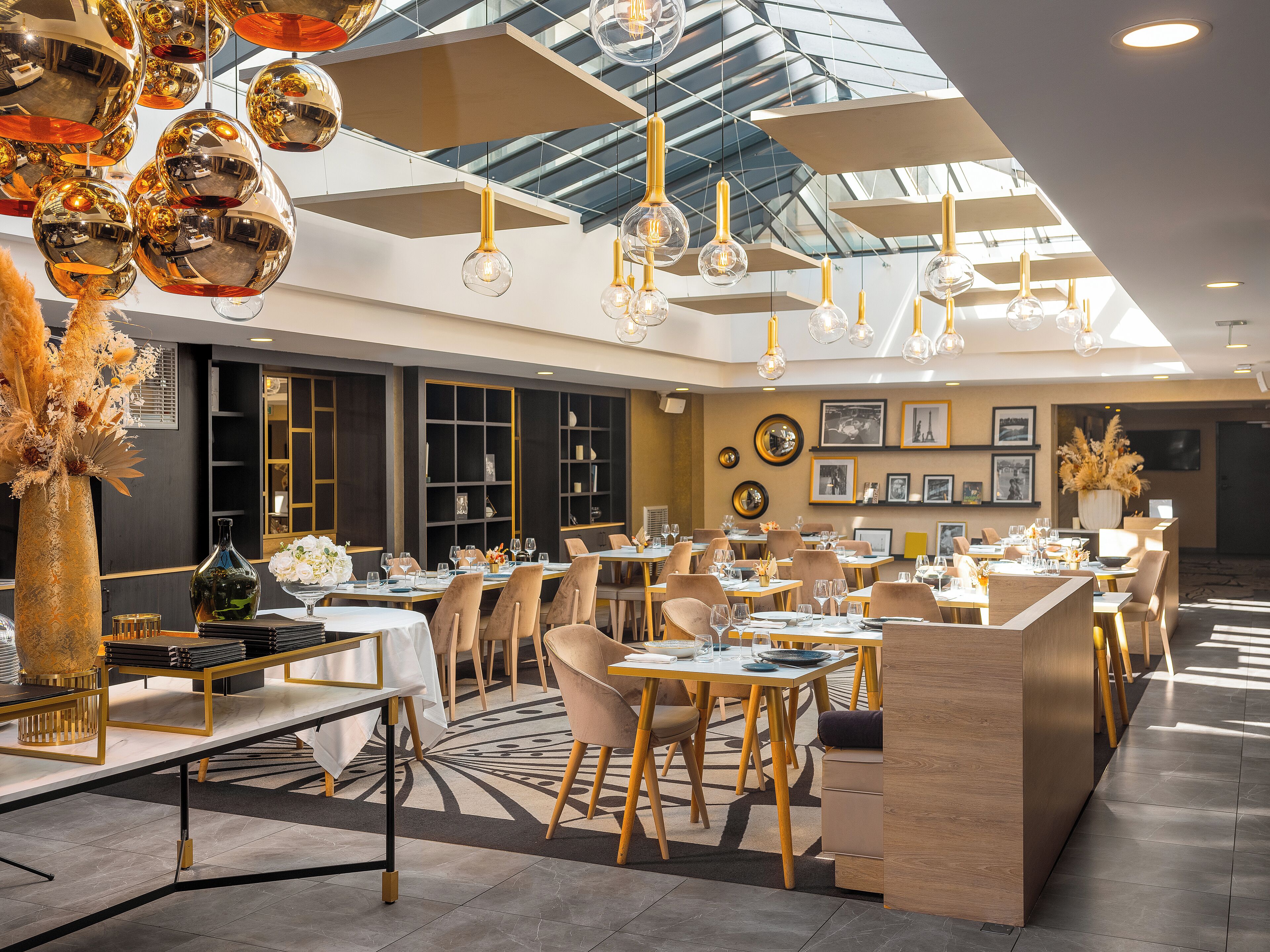 breakfast, dinner, brunch served; fusion cuisine