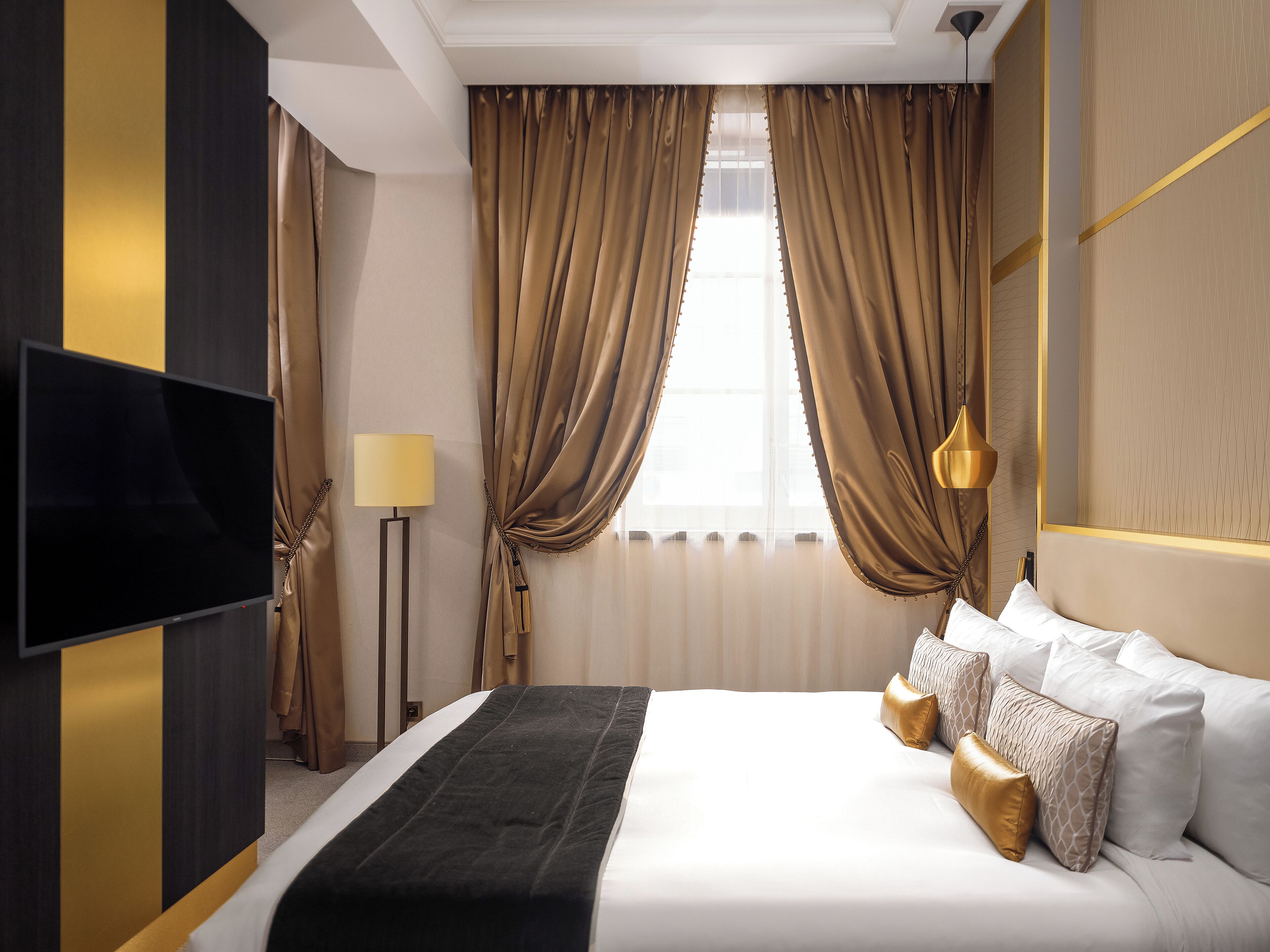 king privilege | egyptian cotton sheets, premium bedding, pillow-top beds, in-room safe