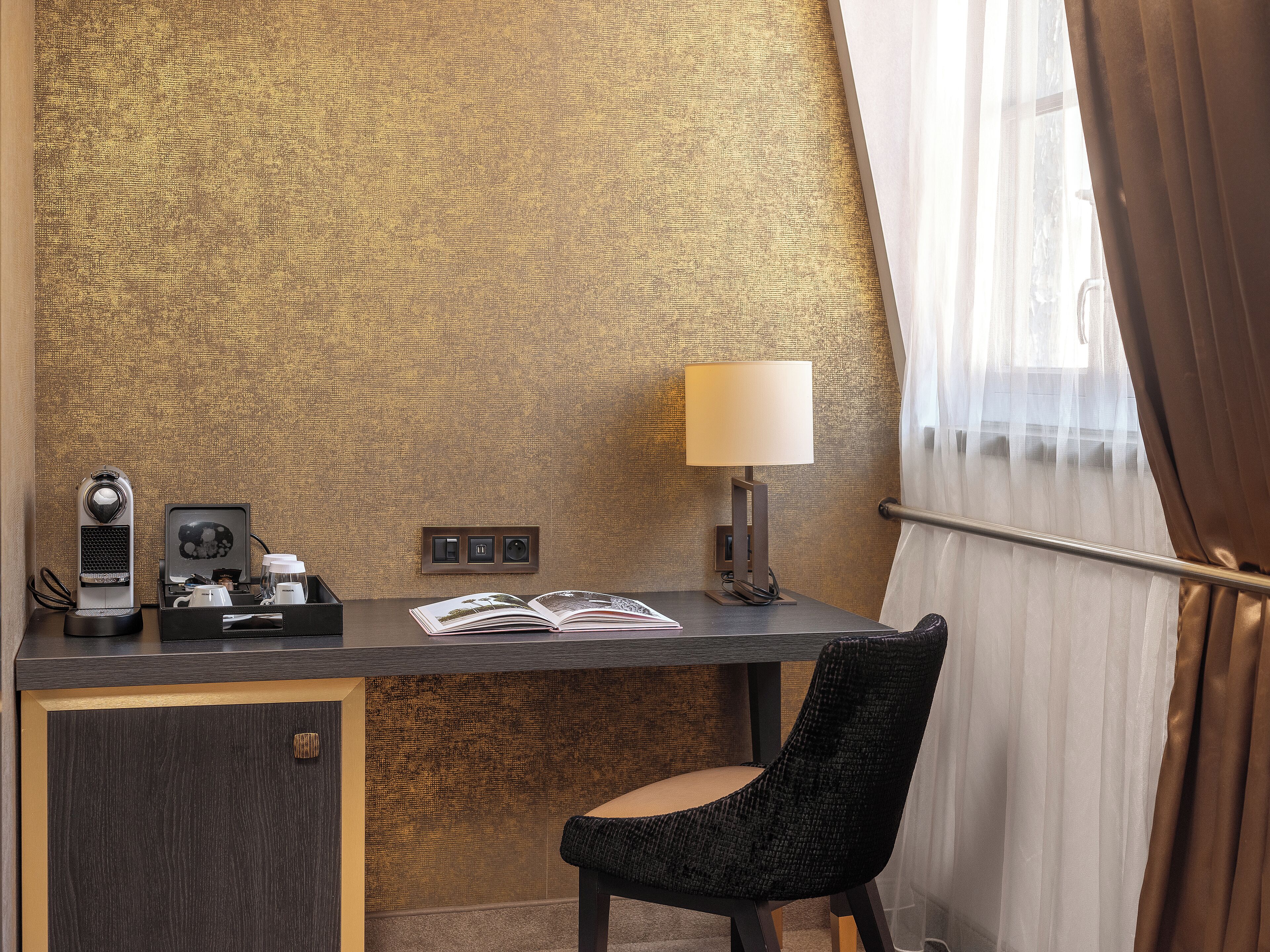 egyptian cotton sheets, premium bedding, pillow-top beds, in-room safe