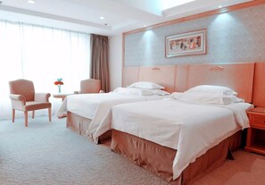 Blackout drapes, iron/ironing board, free WiFi - Vienna International Hotel Shenyang Railway Statio (Shenyang)