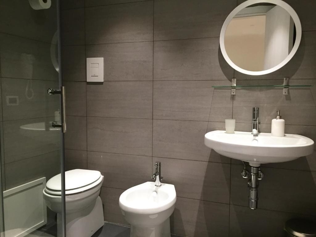 Basic-Doppelzimmer (External Bathroom - Room 4) | Waschbecken im Bad