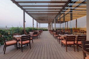 Restaurant - Courtyard by Marriott Surat (Surat)