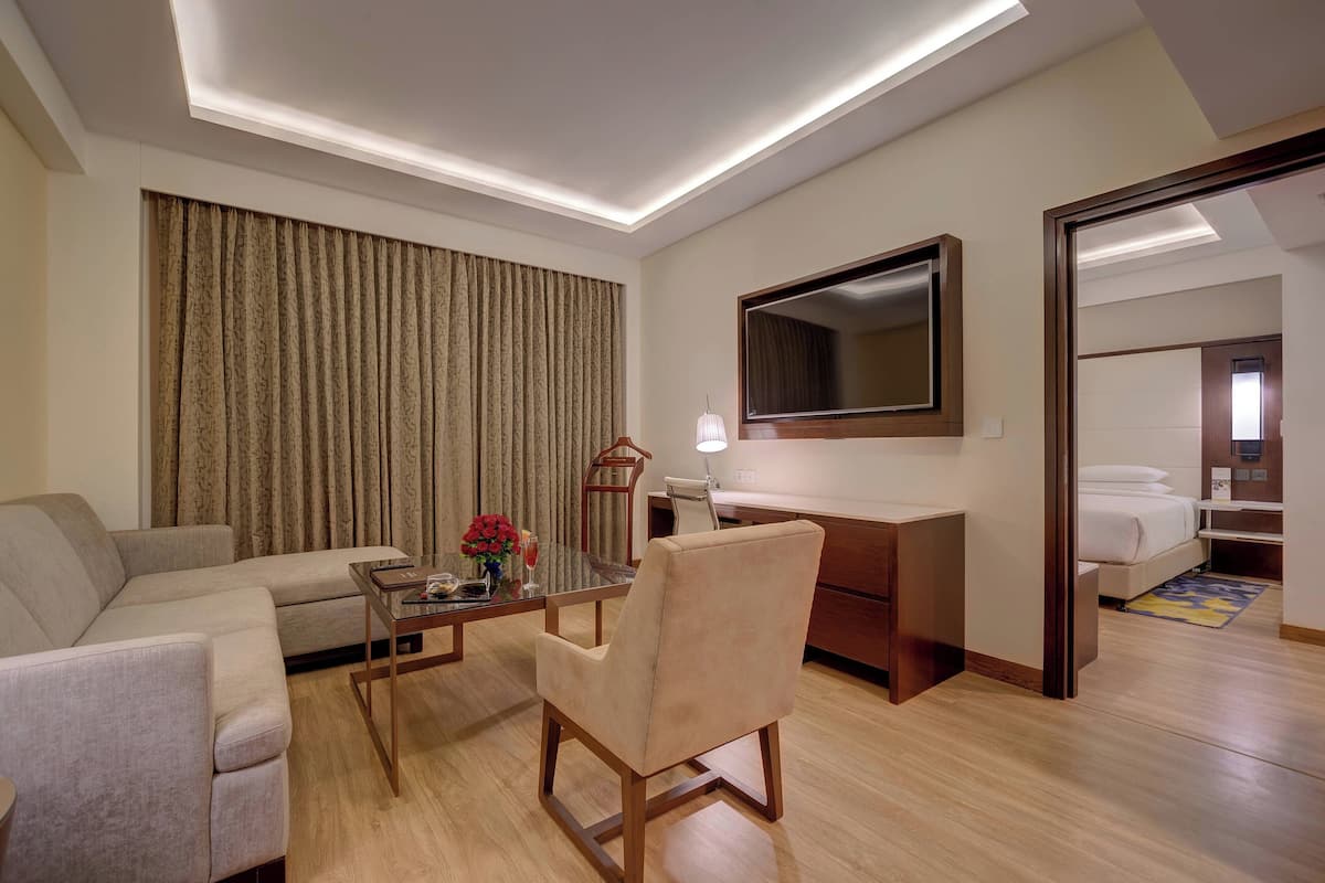 executive suite, 1 bedroom | living area | lcd tv