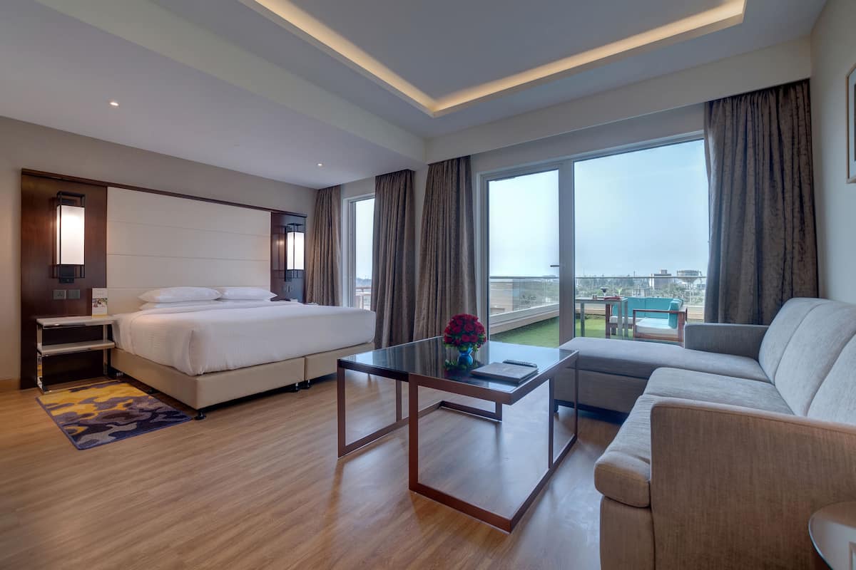 studio suite, 1 king bed with sofa bed, poolside | view from room