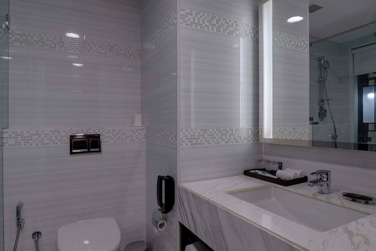 shower, free toiletries, bathrobes, slippers