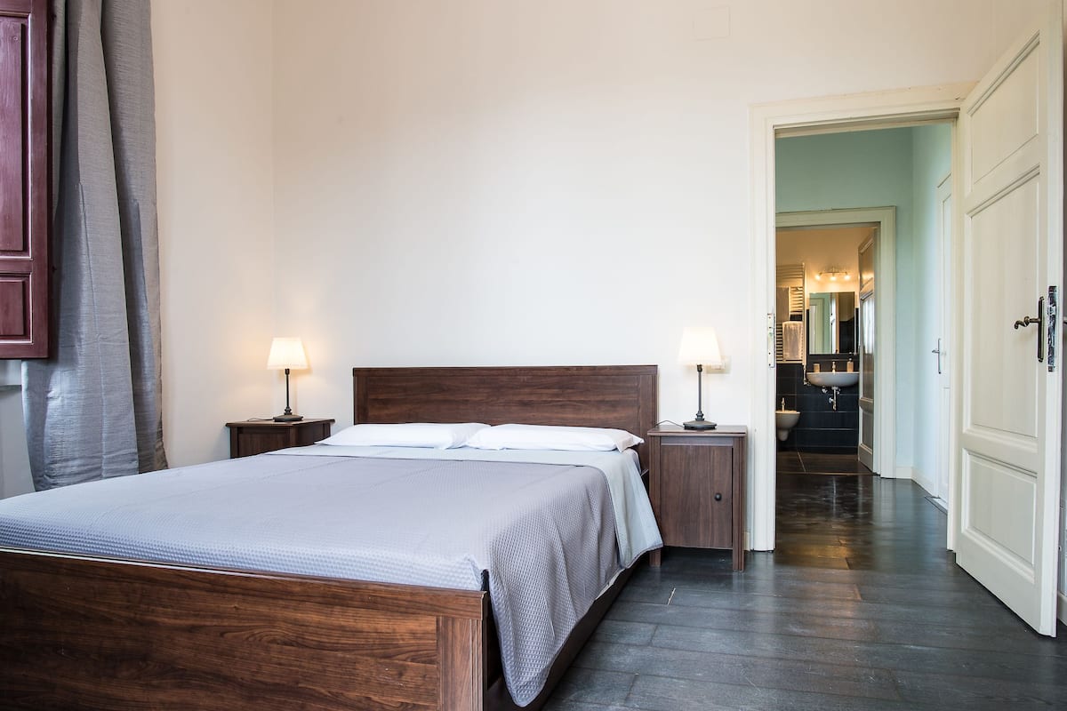 Classic Double Room | Desk, blackout curtains, iron/ironing board, free WiFi
