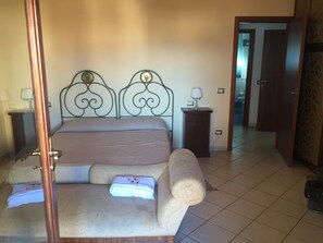 Premium bedding, desk, soundproofing, free WiFi - Sciacca B&B Natoli (Sciacca)