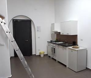 豪華開放式客房, 1 間臥室, 小廚 | 私人廚房 | 雪櫃、微波爐、爐具、咖啡機/沖茶器