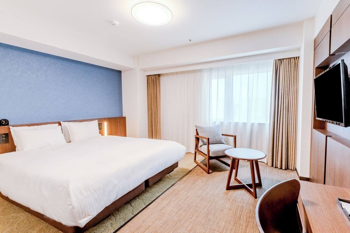 Deluxe Double Room Single Use, 1 Queen Bed, Non Smoking | Down duvets, blackout curtains, free WiFi, bed sheets