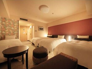 Down comforters, blackout drapes, free WiFi, bed sheets - Richmond Hotel Naha Kumoji (Naha)