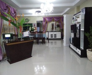 المنشأة من الداخل