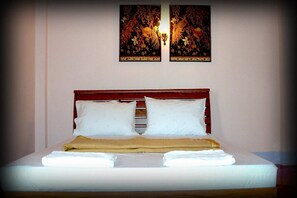 Standard Room with Air Conditioned | Escritorio y wifi gratis