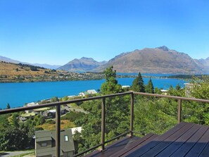 Sundeck - Woodlands Close Retreat (Queenstown)