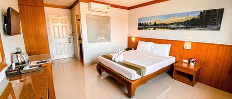 Standard Double Room, 1 Bedroom, Non Smoking | Desk, laptop workspace, blackout drapes, soundproofing