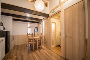 Repas dans la chambre