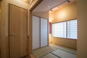 Private Vacation Home | 2 bedrooms, free WiFi - Blue Tengu Kujo (Kyoto)