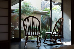 Quarto família, vista para o jardim (NIWA) | Terraço/pátio