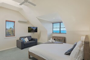 Ferienhaus, 4 Schlafzimmer | Schreibtisch, Bügeleisen/Bügelbrett, kostenlose Babybetten