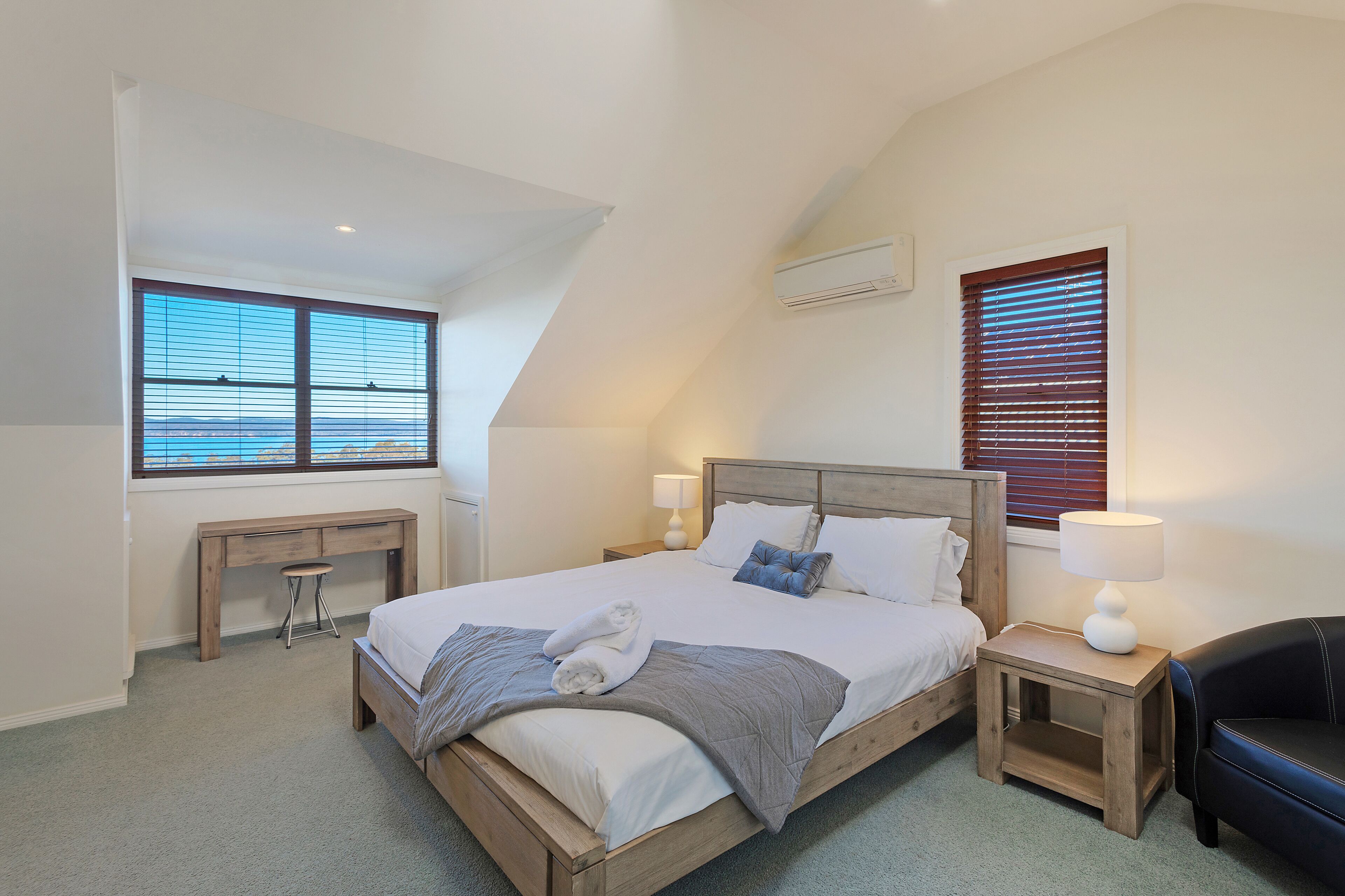 4 Bedrooms, 3.5 Bathrooms (Whole House) | Desk, iron/ironing board, free cribs/infant beds, free WiFi