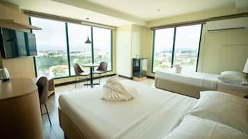 Executive Room | Desk, rollaway beds, free WiFi, bed sheets