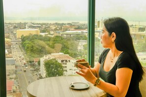 Desk, rollaway beds, free WiFi, bed sheets - New Dawn Hotel Plus (Cagayan de Oro)