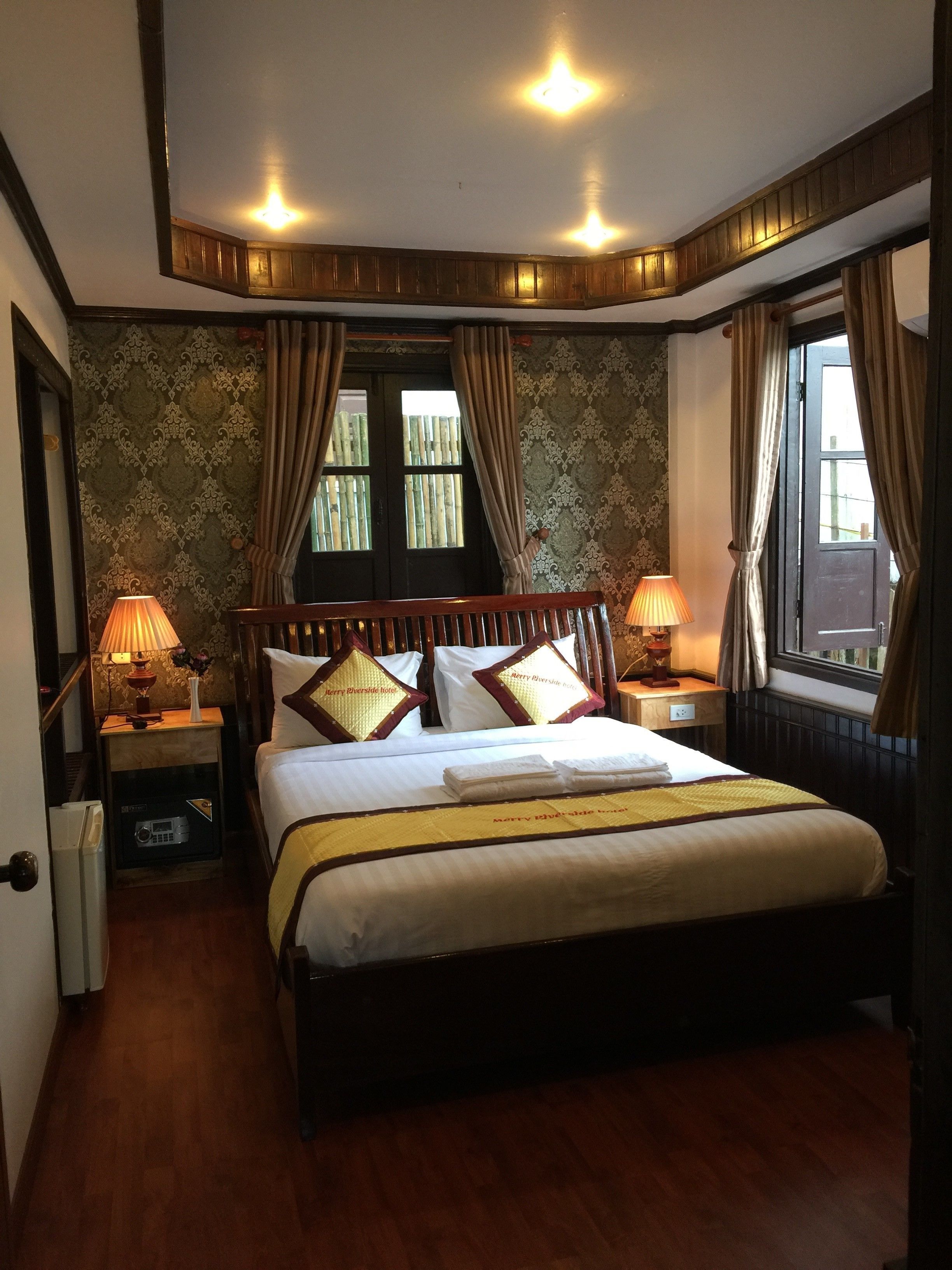 standard double room | 1 bedroom, minibar, in-room safe, desk