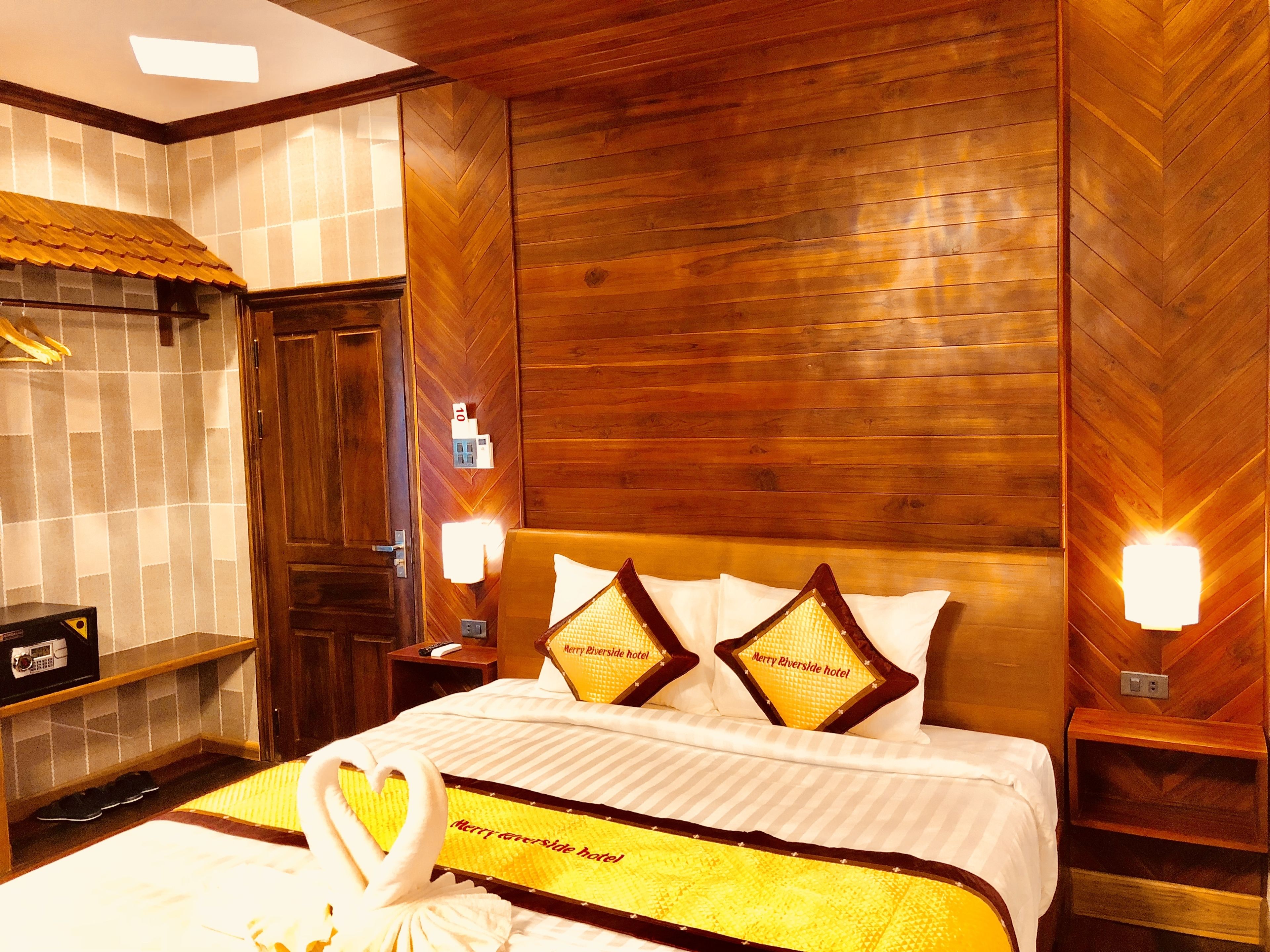 king room with balcony and river view | 1 bedroom, minibar, in-room safe, desk