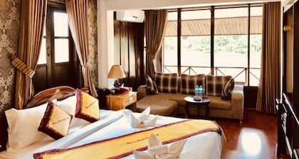 Merry Riverside Hotel