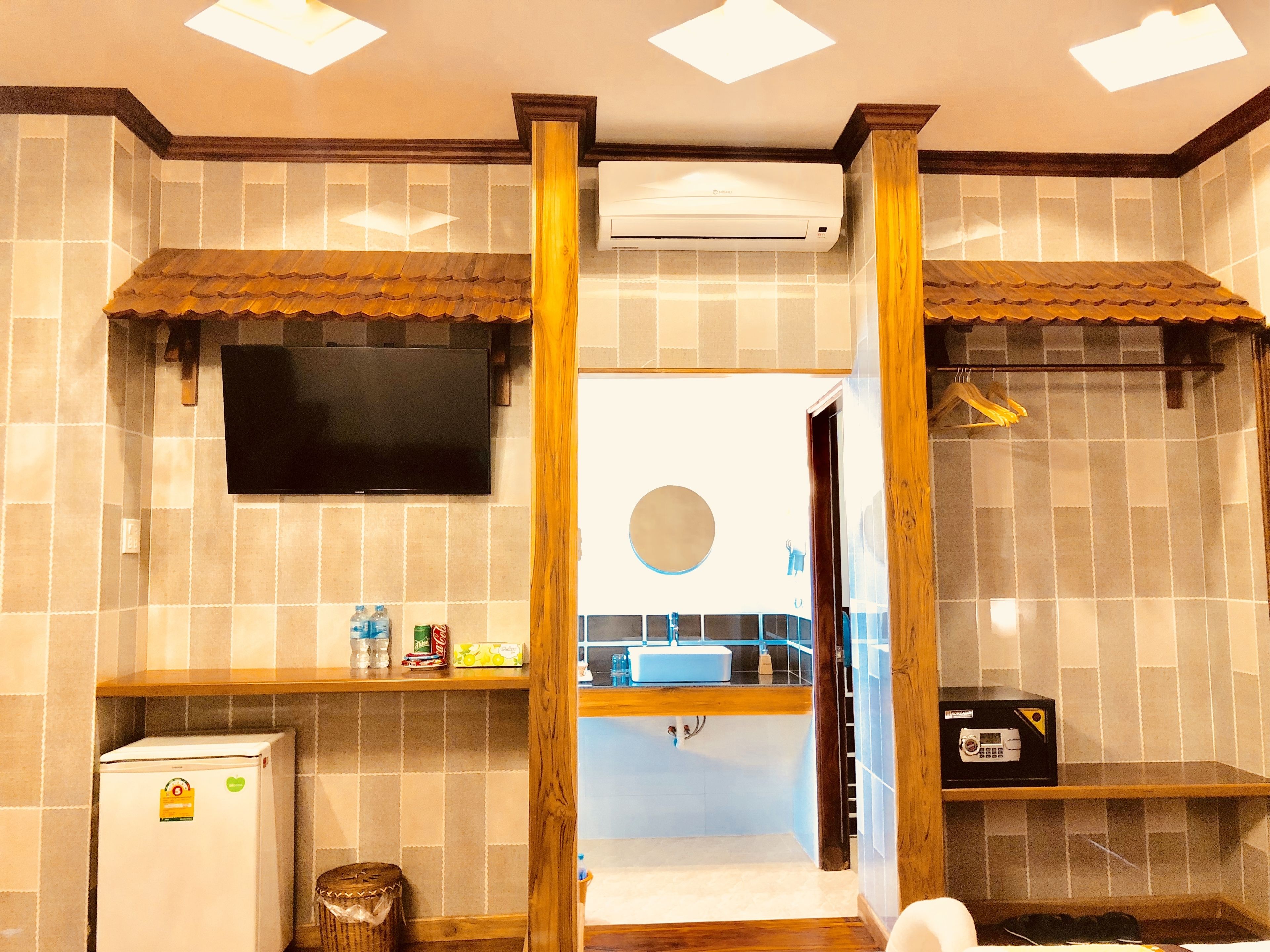 king room with balcony and river view | 1 bedroom, minibar, in-room safe, desk