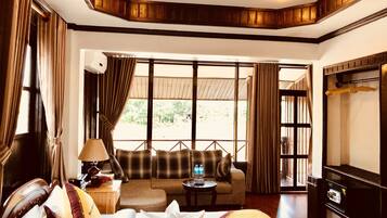 King Room with Balcony and River View | Room amenity