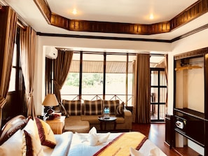 King Room with Balcony and River View | Room amenity - Merry Riverside Hotel (Luang Prabang)